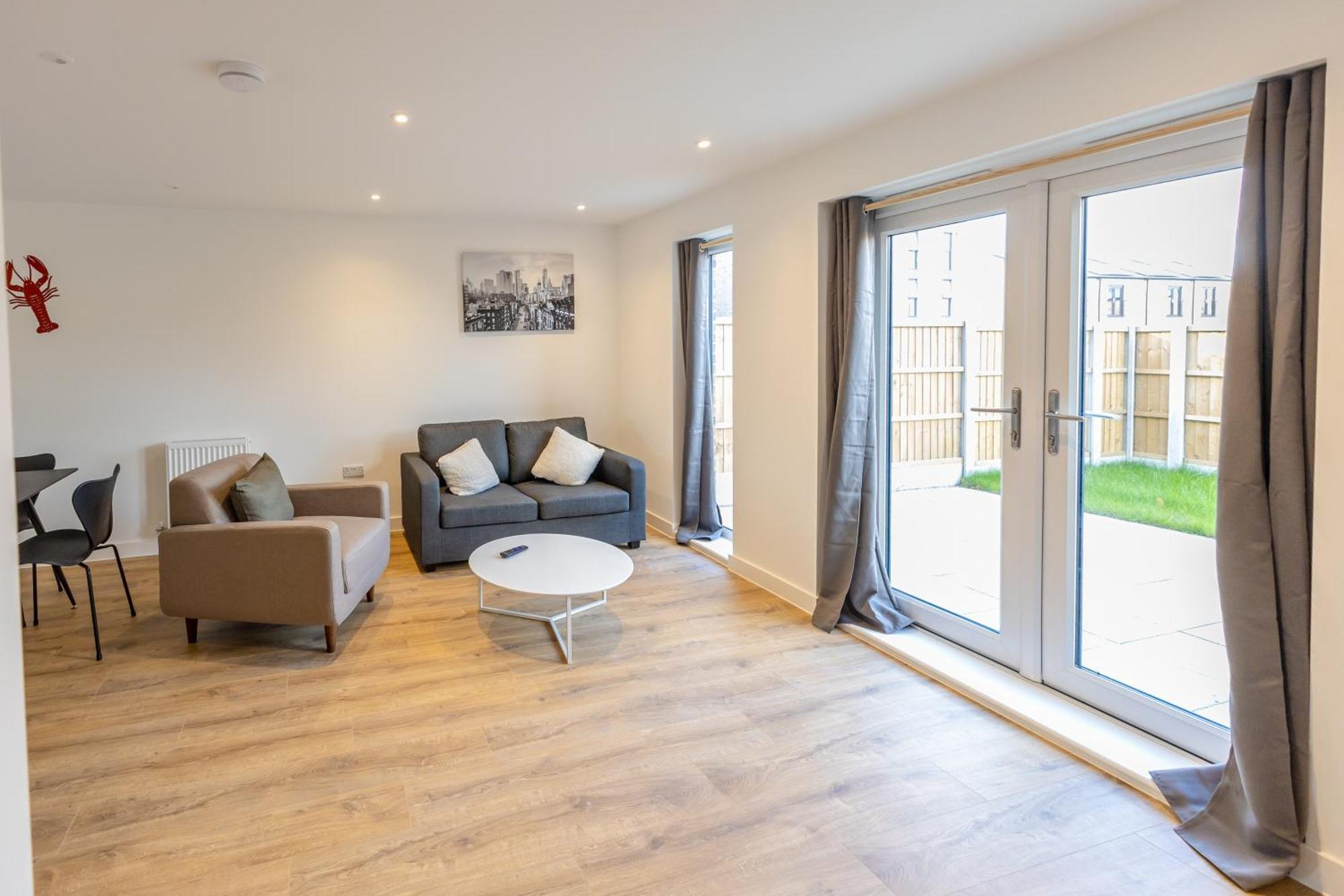 Stunning Modern 3 Bedroom Townhouse - Perfect Getaway Manchester