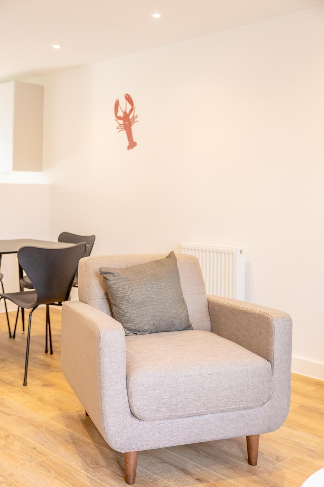 Stunning Modern 3 Bedroom Townhouse - Perfect Getaway Manchester